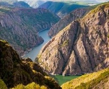 Puente de Mayo en Ribeira Sacra. Los fiordos gallegos.